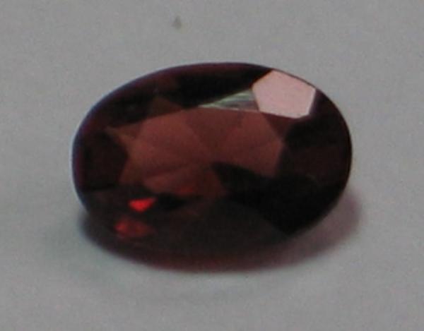 Pyrop-Granat, blutrot, Ovalschliff, Maße: 5,92 x 4,08 x 2,72mm, Gewicht: 0.54 ct.