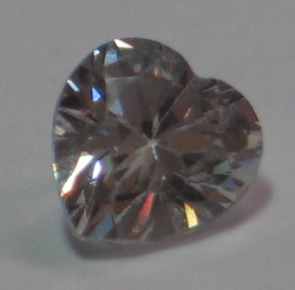 Zirkonia, weiss, Herzschliff, Maße: 7,05 x 6,97 x 4,45mm, Gewicht: 2.3 ct.