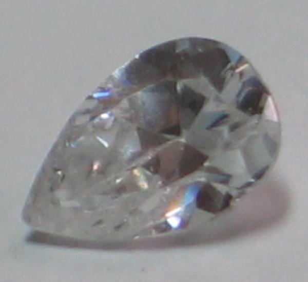 Zirkonia, weiss, Tropfenschliff, Maße: 5,98 x 4,03 x 2,76mm, Gewicht: 0.63 ct.