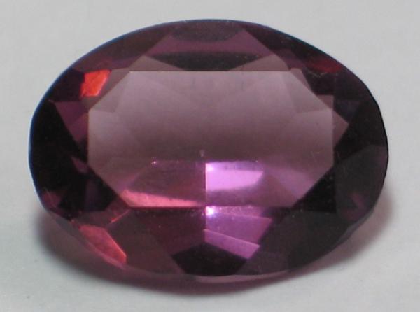 Zirkonia, lila, Ovalschliff, Maße: 15,84 x 11,94 x 6,52mm, Gewicht: 8.3 ct.