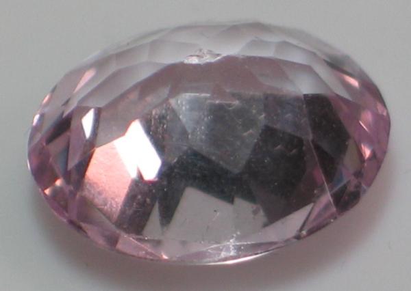 Topas, hellpink, Ovalschliff, Maße: 14,08 x 12,08 x 6,81 mm, Gewicht: 8.7 ct.
