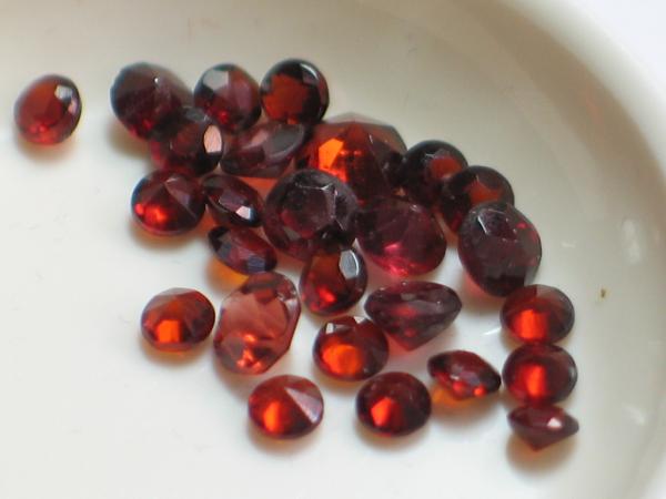 Lot: Turmalin, orange, Rundschliff, 26 Stück mit ca. 3.3 ct.