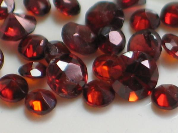 Lot: Turmalin, orange, Rundschliff, 26 Stück mit ca. 3.3 ct.