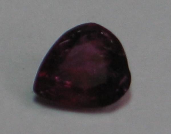 Rubin, Pink, Tropfenschliff, Maße: 5,45 x 4,86 x 2,33 mm, Gewicht: 0.49 ct.