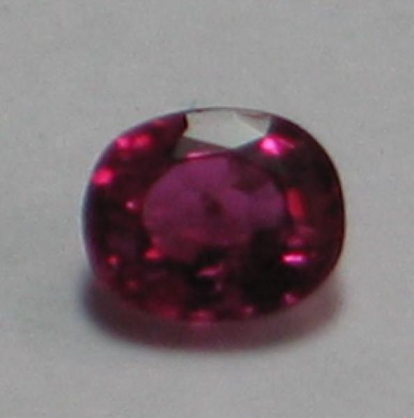 Rubin, Pink, Ovalschliff, Maße: 3,90 x -3,22 x 1,96 mm, Gewicht: 0.23 ct.