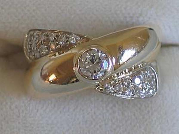 Einfach edel: Diamant Ring aus 750er Gold mit 25 Brillanten 0.63 ct., Größe 54, Gewicht: 9,3g