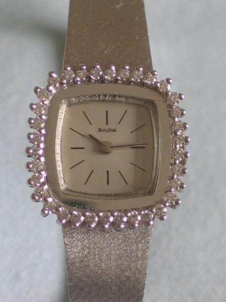 Vintage Bulova Brillantuhr aus 585er Weißgold mit 34 Diamanten, Länge 17,7 cm, Gewicht: 30,2g