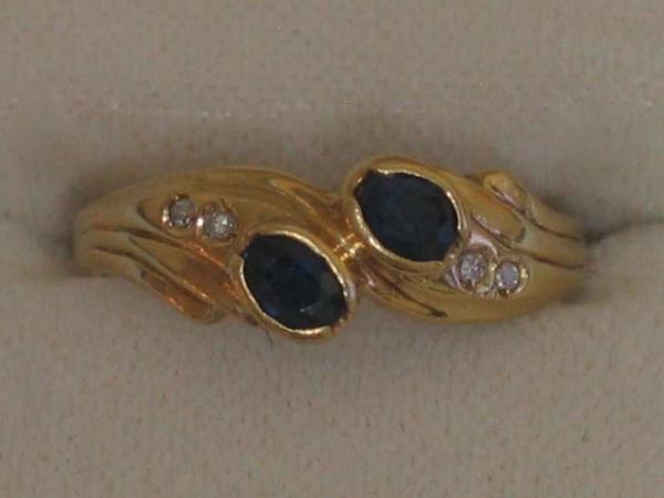 Ring aus 750er Gold mit 4 Diamanten und 2 Saphir Edelsteinen, Größe 55, Gewicht: 2,7g