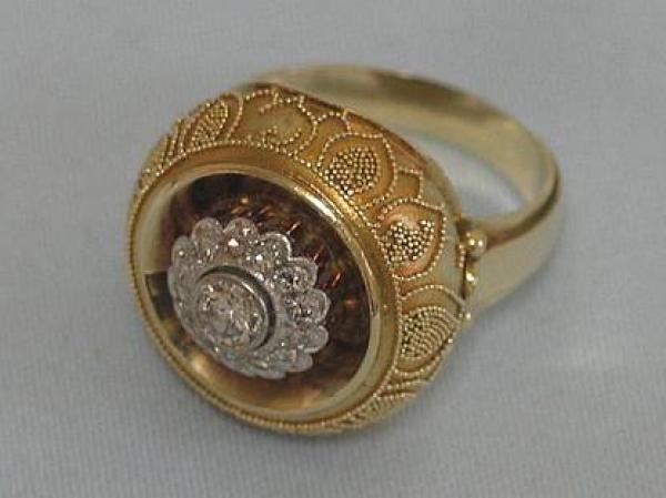 Antikschmuck: Diamantring 14 Diamanten 0.65 ct. 585er Gold, Größe 61, Gewicht: 11,3g