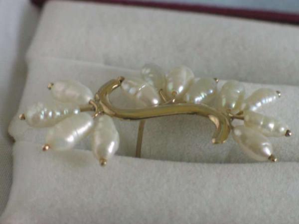 Hübsche Ohrstecker aus 585er Gold mit je 12 Naturperlen Gewicht: 5,5g