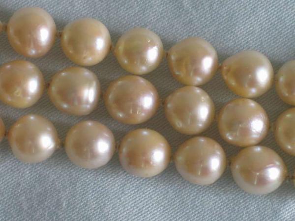 Perlenarmband 3- Reihig, 585er Weißgold/ Saphirschließe, Länge 18 cm, Gewicht: 43,3g