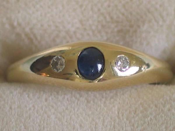 Ring 585er Gelbgold mit 2 Diamanten 0.04 ct. und 1 Saphir, Größe 55, Gewicht: 2,7g
