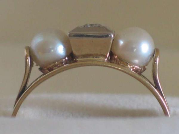 Ring aus 333er Gold mit 2 Perlen und Spinel, Größe 56, Gewicht: 2,2g
