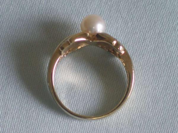 Perlenring mit 8 kleinen Diamanten, 333er Gelbgold, Größe 57, Gewicht: 4,8g