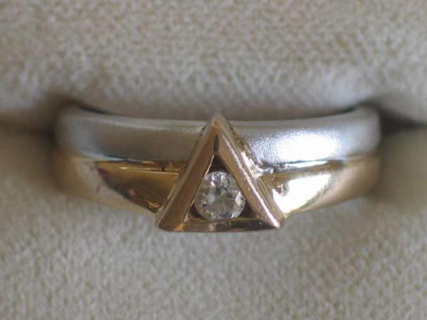 Ring aus 333er Weiss/ Gelbgold mit einem Zirkonia, Größe 53, Gewicht: 3,4g