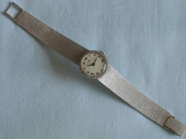 Diamantuhr Baume & Mercier aus 750er Weißgold mit Diamantlünette, Länge 16,5 cm