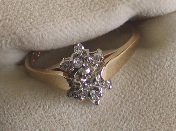 Diamantring aus 9 kt Gelbgold, Größe 52, Gewicht: 2,3g