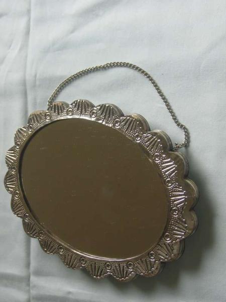 Zierspiegel mit Rückseitenornamenten, 900er Silber Gewicht: 586,0 Gramm