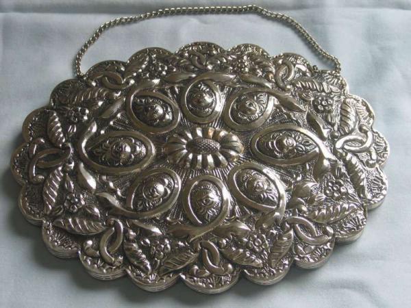 Zierspiegel mit Rückseitenornamenten, 900er Silber Gewicht: 586,0 Gramm