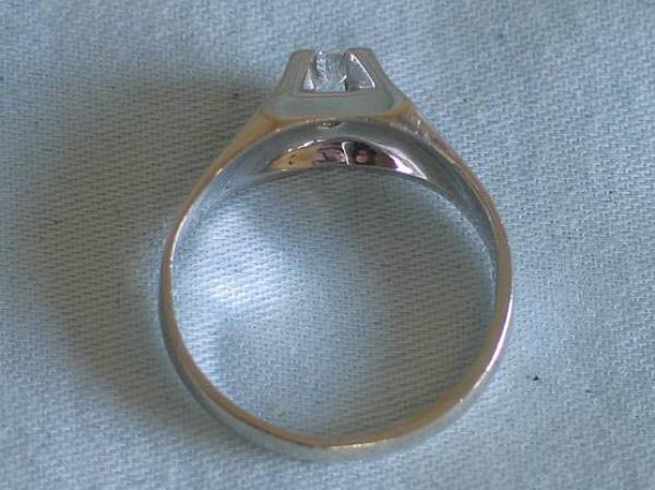 Brillantsolitär (0.18 ct.) aus 585er Weissgold, Größe 56, Gewicht: 3,8g