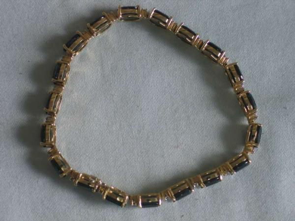 Saphir- Diamantarmband mit 25.0 ct. 585er Gold, Länge 19,7 cm Gewicht: 19,6g