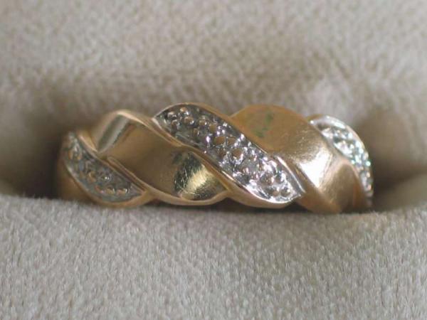 Diamantring mit 0.04 ct. aus 585er Gelbgold, Größe 51 Gewicht: 2,2g