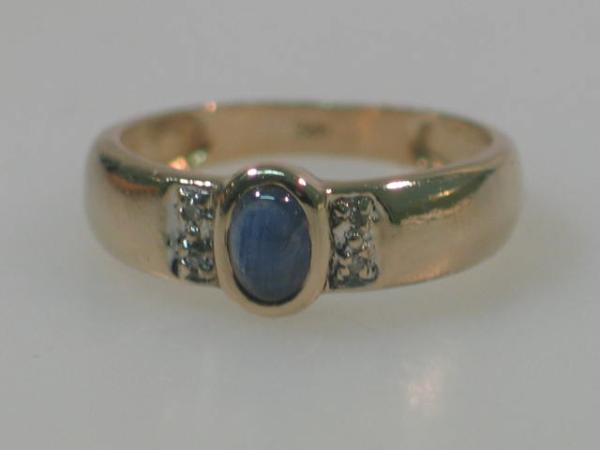 Saphir- Diamantring aus 585er Gold, Größe 56, Gewicht: 3,4g