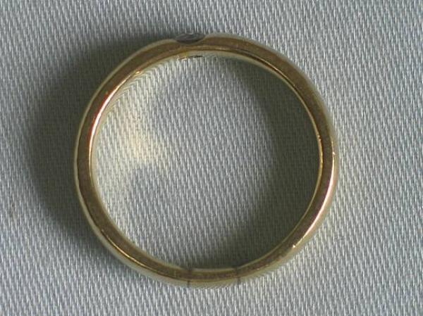 Brillantring aus 585er Gelbgold mit einem Diamanten von 0.12 ct. Größe 53, Gewicht: 4,5g