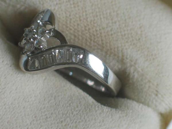 Ring aus 925er Sterlingsilber "Elegance" mit Zirkonia, Größe 51 Gewicht: 2,9 Gramm