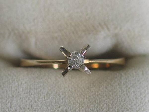 Brillantsolitär mit 0.10 ct. aus 750er Gelbgold, Größe 58, Gewicht: 2,6g