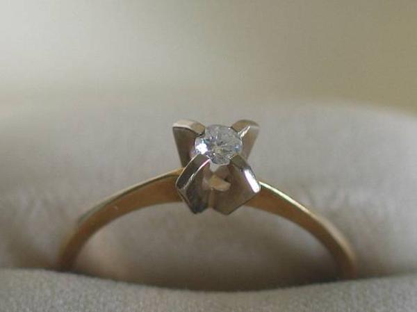 Brillantsolitär mit 0.10 ct. aus 750er Gelbgold, Größe 58, Gewicht: 2,6g