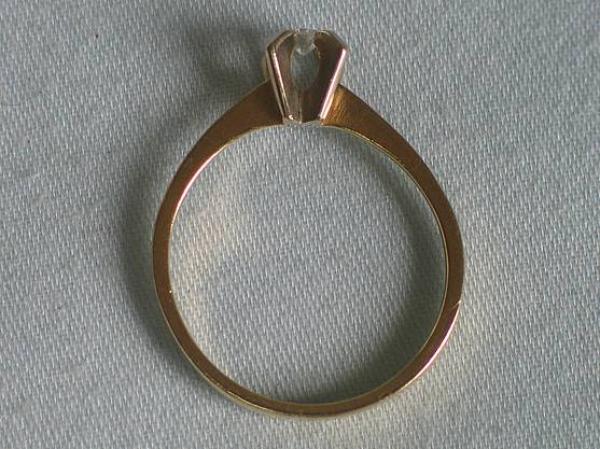 Brillantsolitär mit 0.10 ct. aus 750er Gelbgold, Größe 58, Gewicht: 2,6g