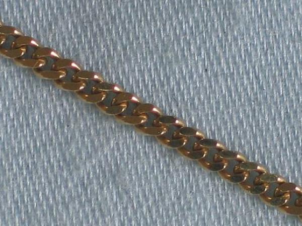 Mittelfeine Panzerhalskette aus 750er Gold, Länge 39,5 cm Gewicht: 4,4g