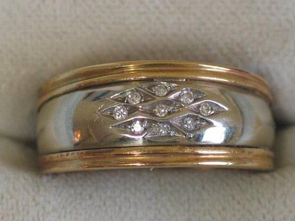 Diamantring mit 0.10 ct. aus 750er Weiss / Gelbgold, Größe 55, Gewicht: 6,0g