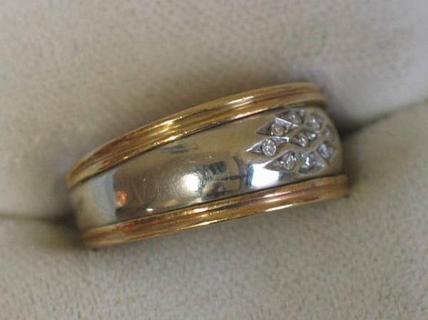 Diamantring mit 0.10 ct. aus 750er Weiss / Gelbgold, Größe 55, Gewicht: 6,0g