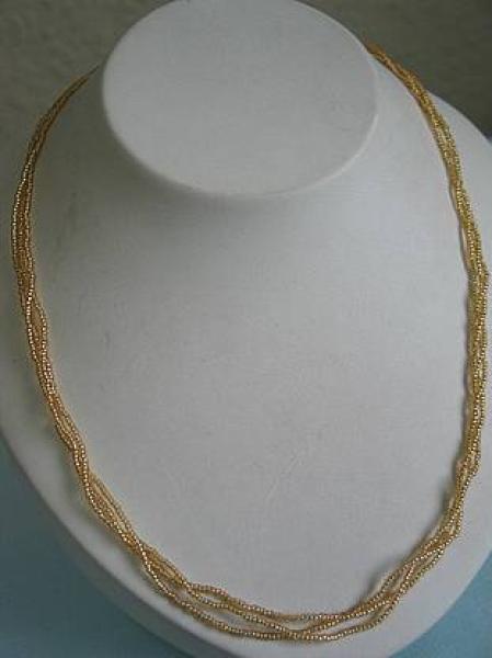 Schmucksteinkette mit 375er Gelbgoldverschluss, Länge 50,0 cm, Gewicht: 6,2g