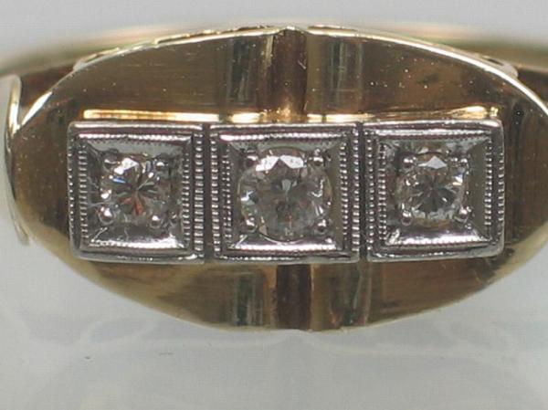 Diamantring aus 585er Gelbgold mit drei Diamanten 0.15 ct., Größe 56, Gewicht: 3,4g