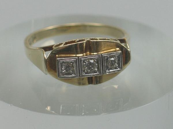 Diamantring aus 585er Gelbgold mit drei Diamanten 0.15 ct., Größe 56, Gewicht: 3,4g