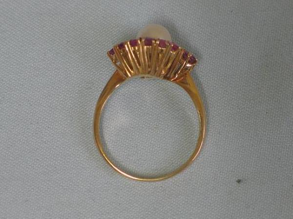 Eleganter Rubinring mit Zuchtperle aus 750er Gelbgold, Größe 60, Gewicht: 5,6g