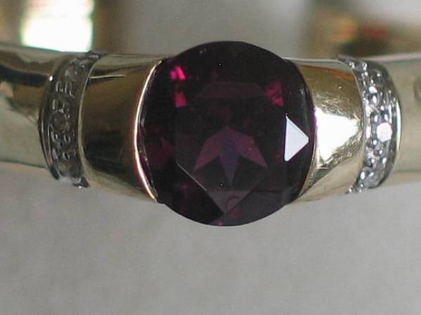 Schmucksteinring mit Diamantbesatz aus 585er Gelbgold, Größe 66, Gewicht: 4,0g