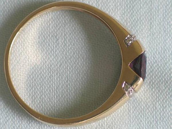Schmucksteinring mit Diamantbesatz aus 585er Gelbgold, Größe 66, Gewicht: 4,0g