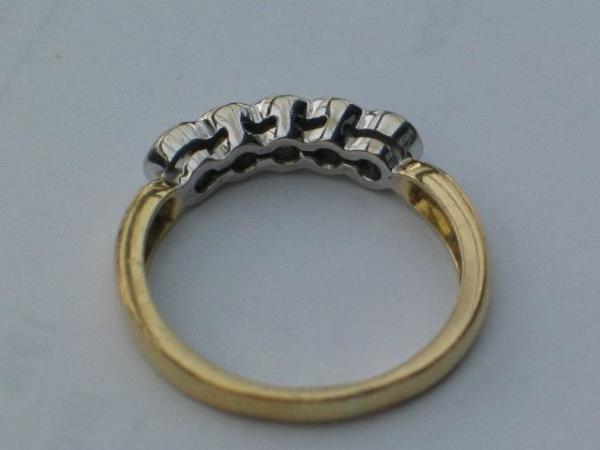 Eleganter Diamantring mit 5 Diamanten und 0.65 ct. aus 585er Gelbgold, Größe 59, Gewicht: 4,0g