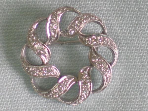 Diamantbrosche aus 750er Weißgold mit 24 Diamanten Gewicht: 3,8g