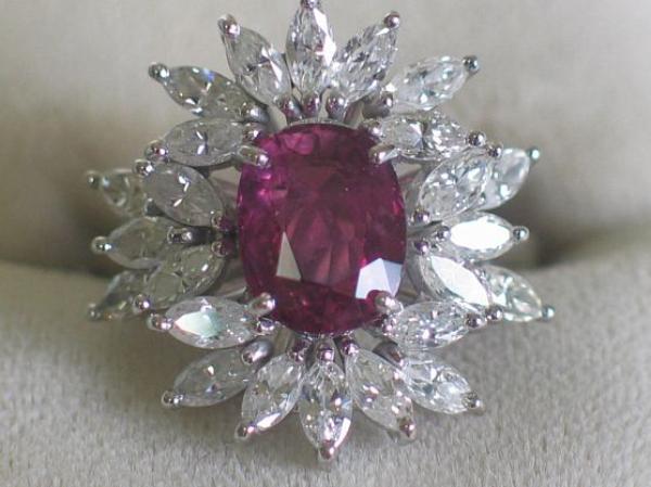 Eleganter Rubin/ Diamantring aus 585er Weißgold, Gesamtkarat 2.20 ct, Größe 56,  Gewicht: 7,1g