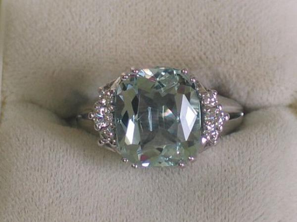 Edler Aquamarinring 7.5 ct. mit Diamantbesatz 0.12 ct. aus 750er Weißgold, Größe 57, Gewicht: 7,1g