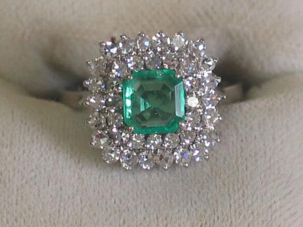 Eleganter Smaragd-/ Diamantring 0.50 ct. aus 750er Weißgold, Größe 55, Gewicht: 4,9g