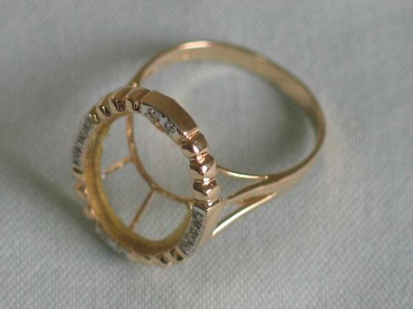 Ring aus 585er Gelbgold mit Diamanten 0.12 ct, Hauptstein selbst einsetzbar! Größe 52, Gewicht: 2,9g