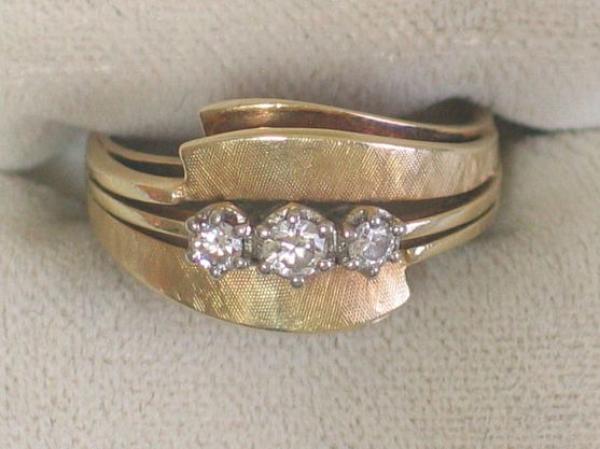 Vintage Diamantring aus 585er Gold mit 3 Diamanten 0.20 ct. im Brillantschliff, Größe 53, Gewicht: 4,7g
