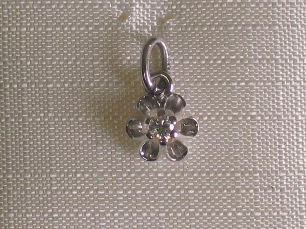 Neuware: Anhänger aus 585er Weissgold mit einem Diamanten, Gewicht: 0,5 Gramm. Erheblich reduziert.
