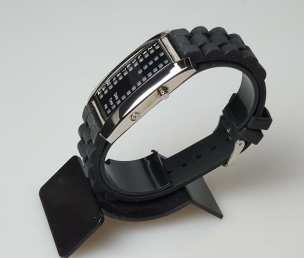 Stark reduziert! NOBLE Digitale Herrenuhr stylisch und futuristisch. Nicht mehr erhältlich!